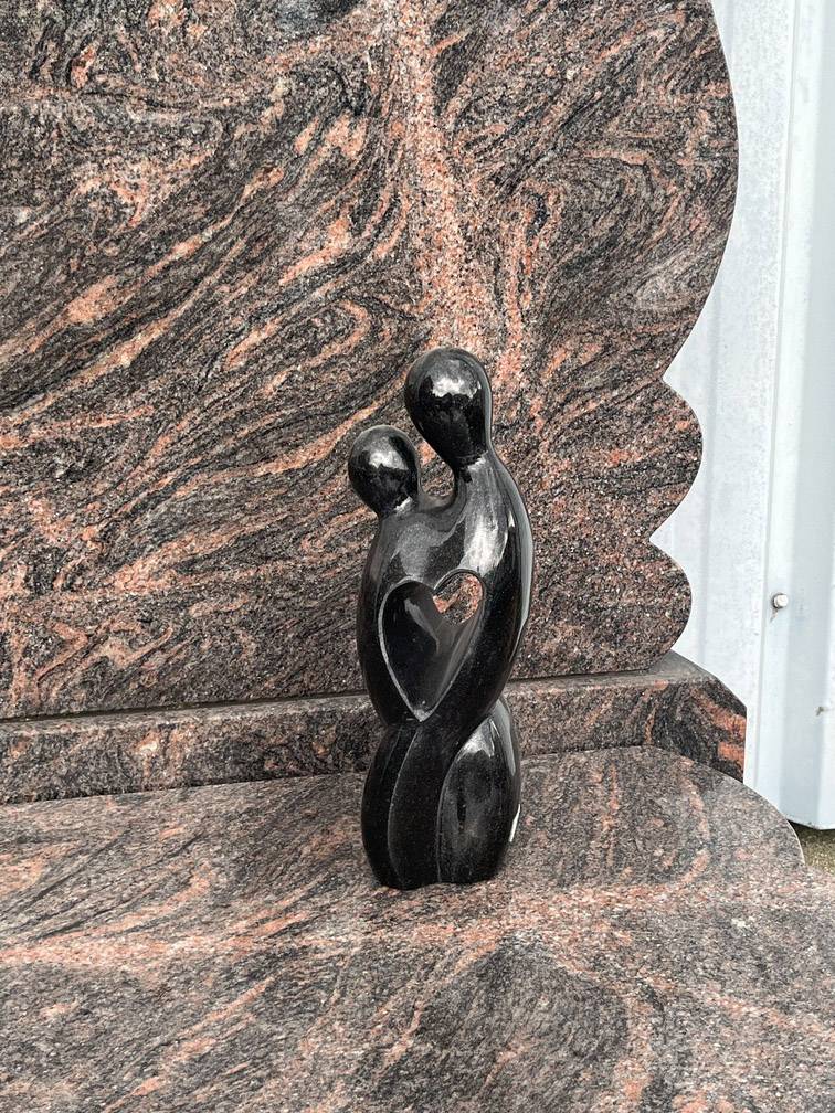 statue